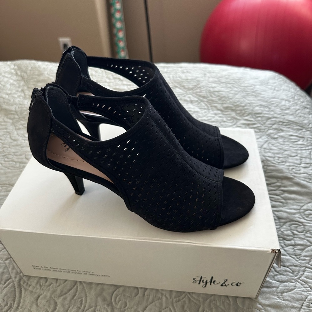 Style & Co Black Shoes - Size 8M
